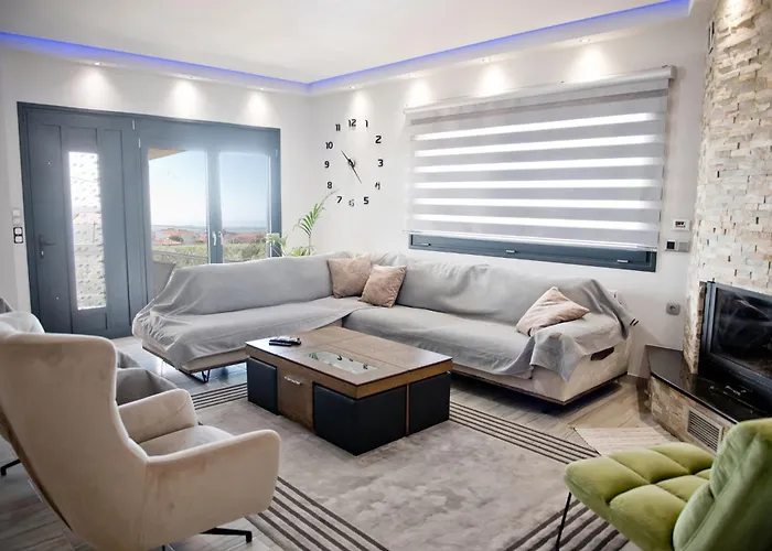 Villa Elena's With View