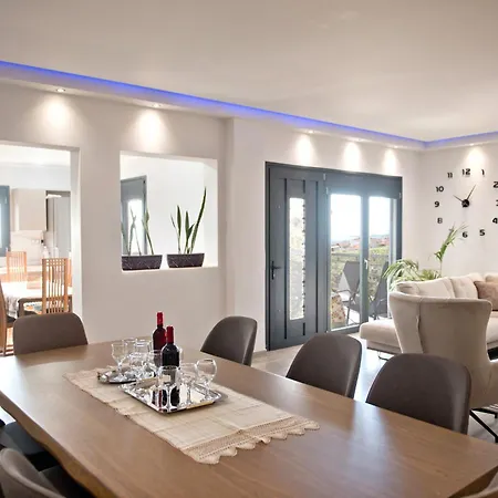 فيلة Elena's With View Nea Triglia