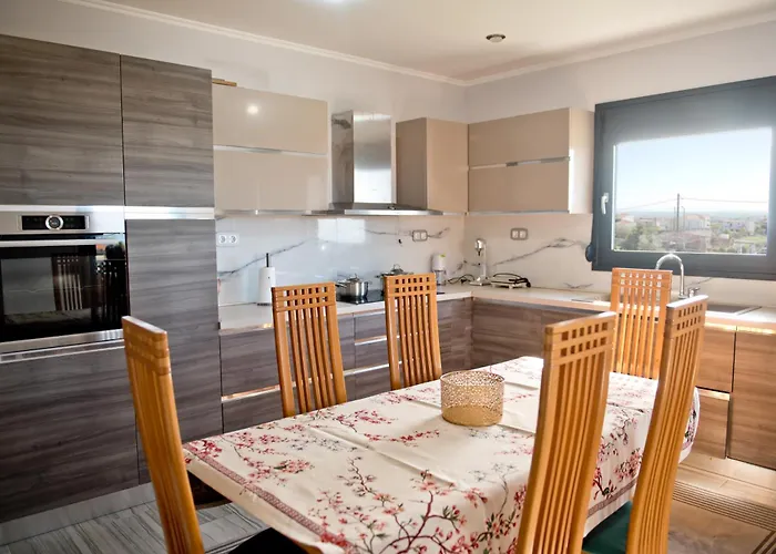 Elena's With View 别墅 *