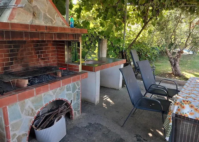 Elena's With View 别墅